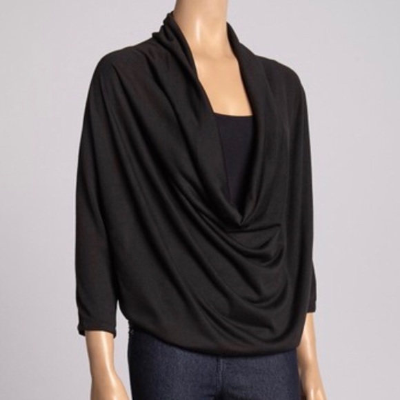Tops - Black 3/4 sleeve drape top